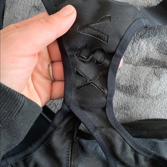 Victoria Secret 34B Sports Bra - Picture 2 of 3